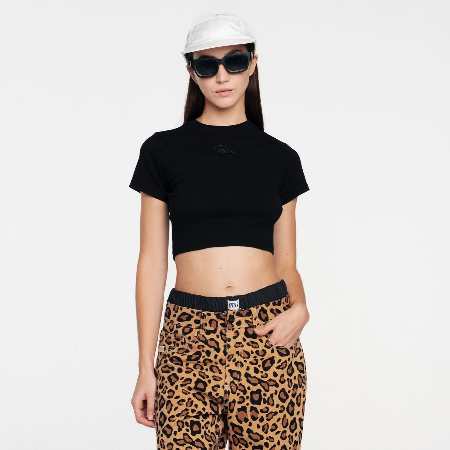 Slim Tee Rib Script Logo Negro